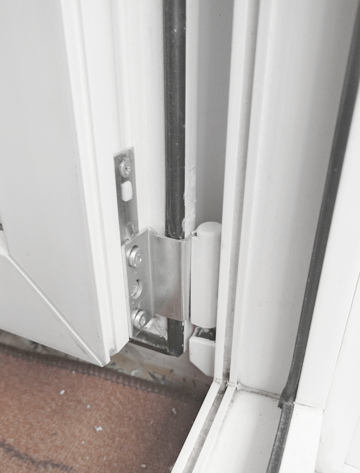 Усиленная петля для балконной двери